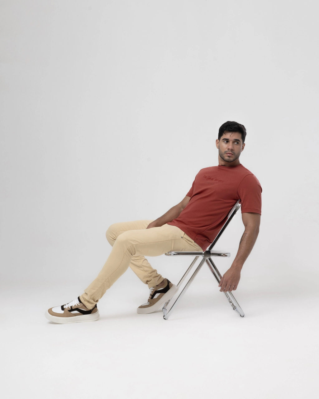 T-Shirt Bordado & Estampa em algodão com elastano